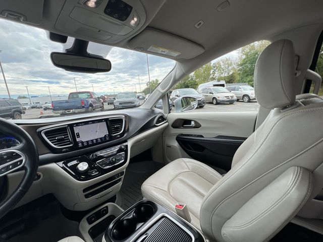 Thumbnail: 2019 Chrysler Pacifica - 10