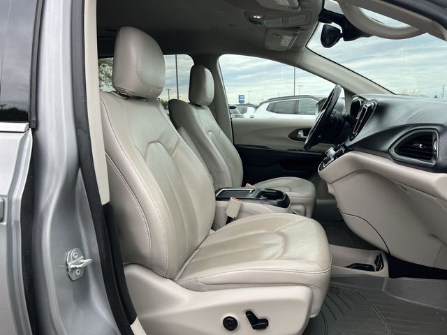 Thumbnail: 2019 Chrysler Pacifica - 32