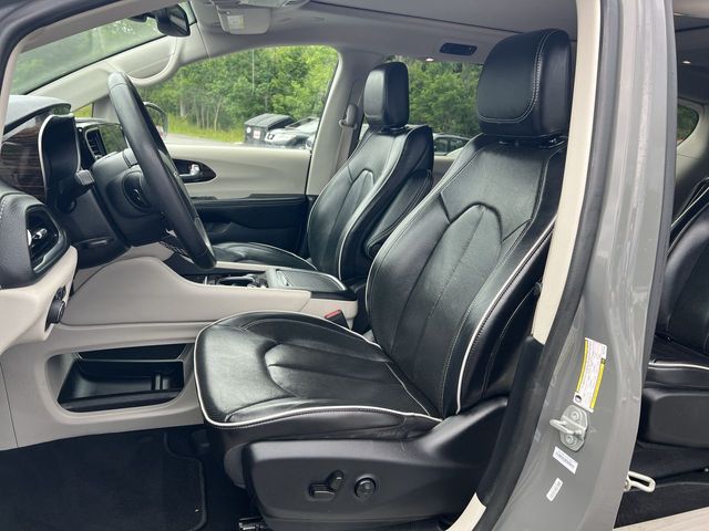Thumbnail: 2022 Chrysler Pacifica - 10