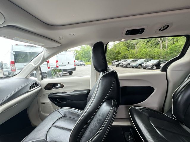 Thumbnail: 2022 Chrysler Pacifica - 12