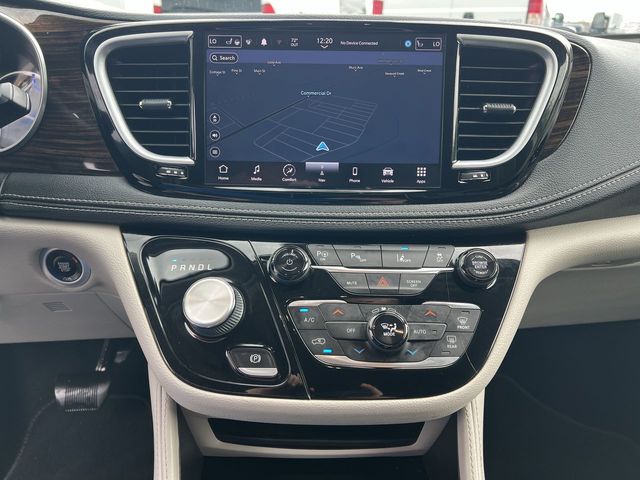 Thumbnail: 2022 Chrysler Pacifica - 15