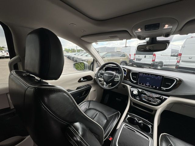 Thumbnail: 2022 Chrysler Pacifica - 9