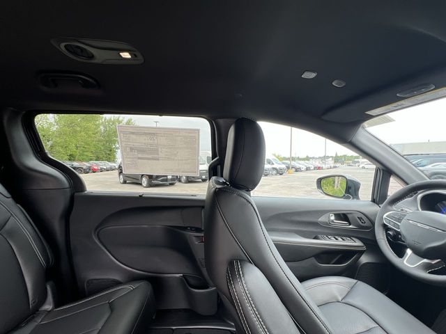 Thumbnail: 2027 Chrysler Pacifica - 29