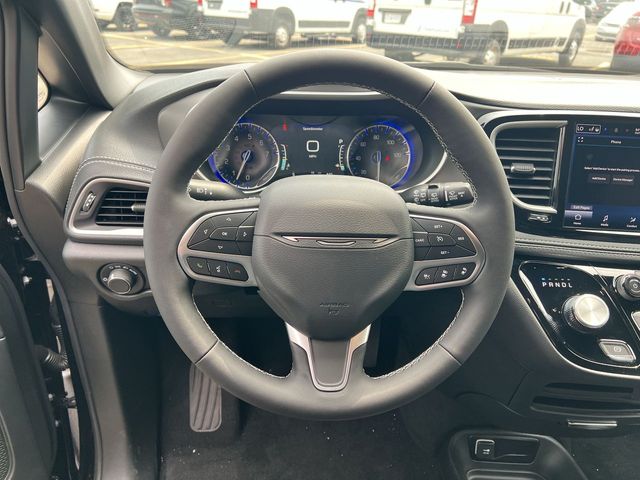 Thumbnail: 2027 Chrysler Pacifica - 34