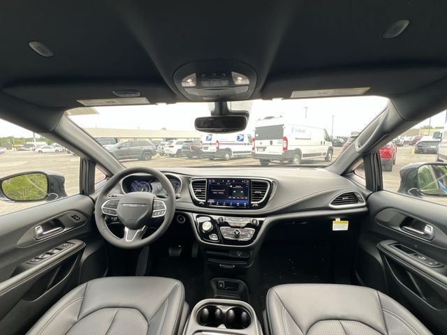 Thumbnail: 2027 Chrysler Pacifica - 2