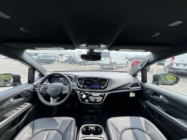 Thumbnail: 2027 Chrysler Pacifica - 15