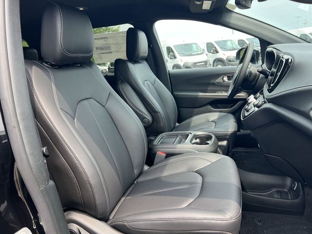 Thumbnail: 2027 Chrysler Pacifica - 33