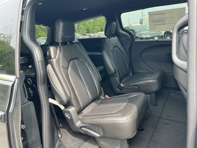 Thumbnail: 2027 Chrysler Pacifica - 32