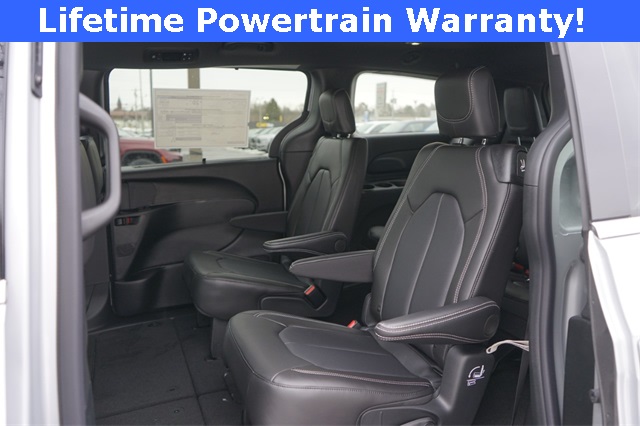 Thumbnail: 2026 Chrysler Pacifica - 28