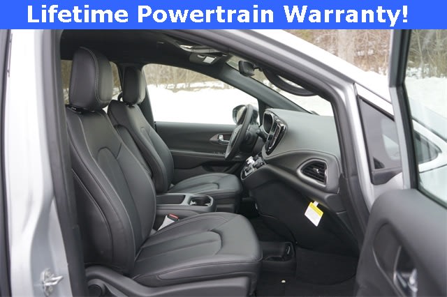 Thumbnail: 2026 Chrysler Pacifica - 11