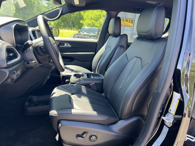 Thumbnail: 2027 Chrysler Pacifica - 12