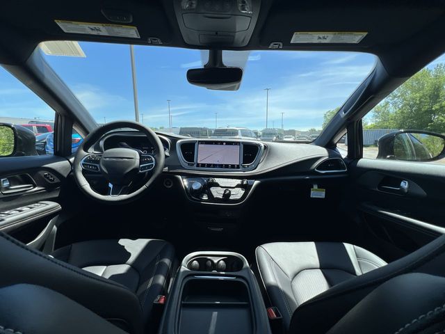 Thumbnail: 2027 Chrysler Pacifica - 2