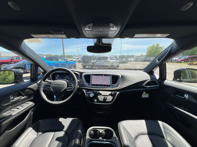 Thumbnail: 2027 Chrysler Pacifica - 15
