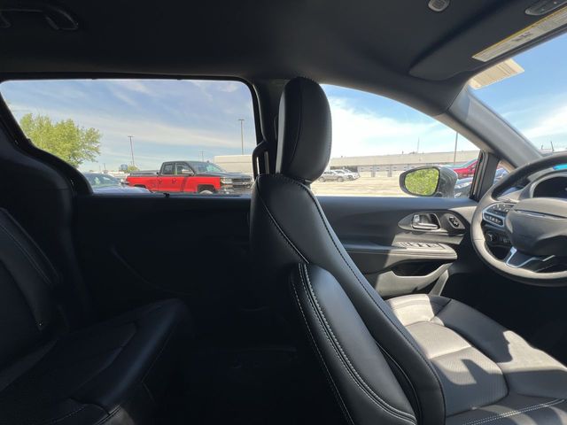 Thumbnail: 2027 Chrysler Pacifica - 28