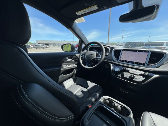 Thumbnail: 2027 Chrysler Pacifica - 10
