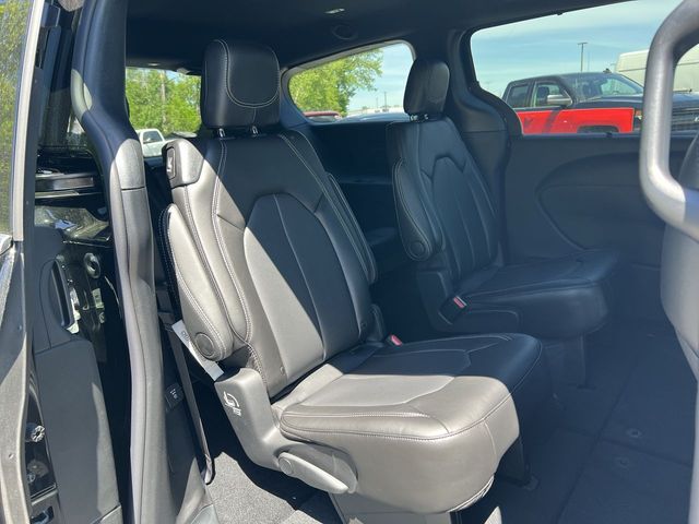 Thumbnail: 2027 Chrysler Pacifica - 31