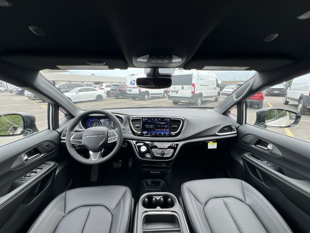 Thumbnail: 2027 Chrysler Pacifica - 15