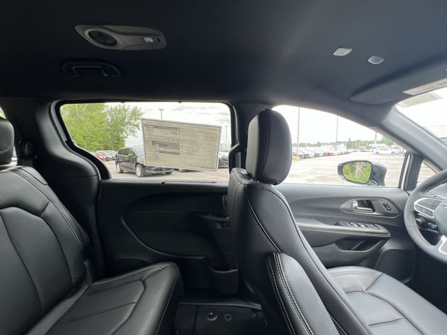 Thumbnail: 2027 Chrysler Pacifica - 29