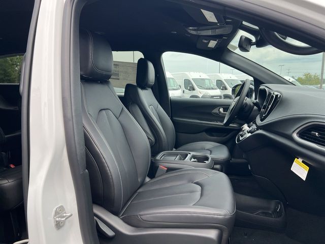 Thumbnail: 2027 Chrysler Pacifica - 12