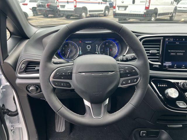 Thumbnail: 2027 Chrysler Pacifica - 33