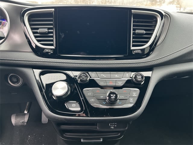 Thumbnail: 2026 Chrysler Pacifica - 15