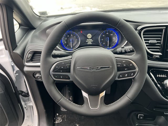 Thumbnail: 2026 Chrysler Pacifica - 14