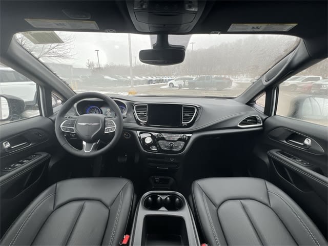 Thumbnail: 2026 Chrysler Pacifica - 10