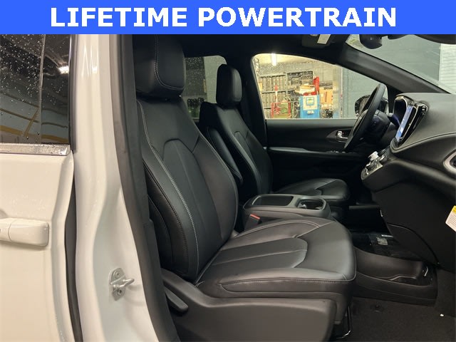 Thumbnail: 2026 Chrysler Pacifica - 12