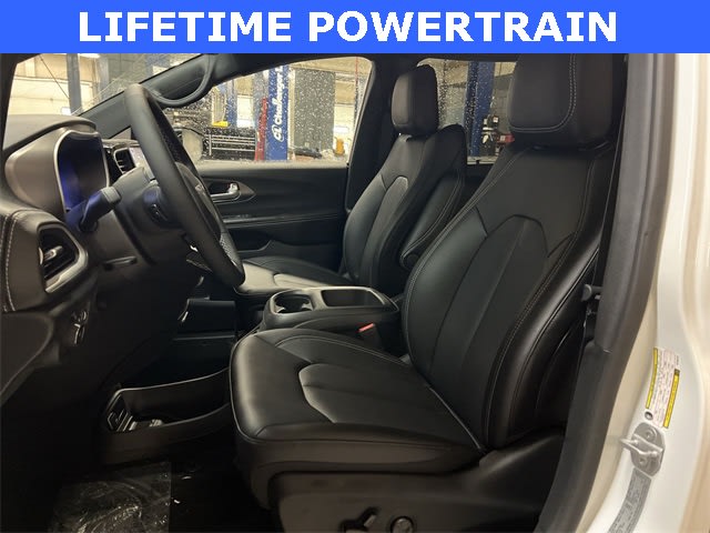 Thumbnail: 2026 Chrysler Pacifica - 11