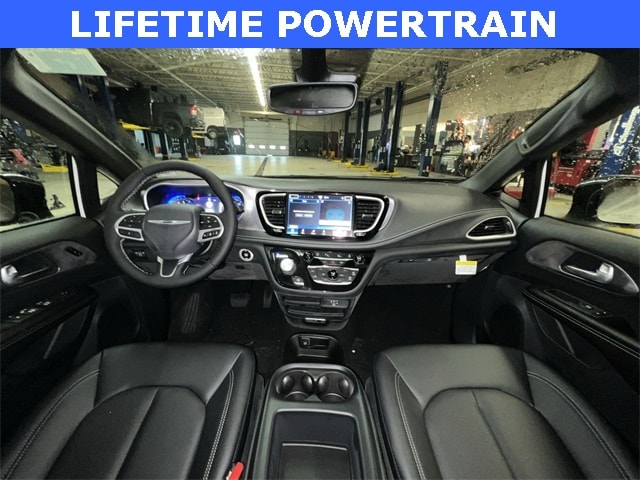 Thumbnail: 2026 Chrysler Pacifica - 10