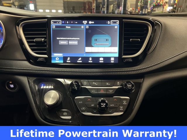 Thumbnail: 2026 Chrysler Pacifica - 15