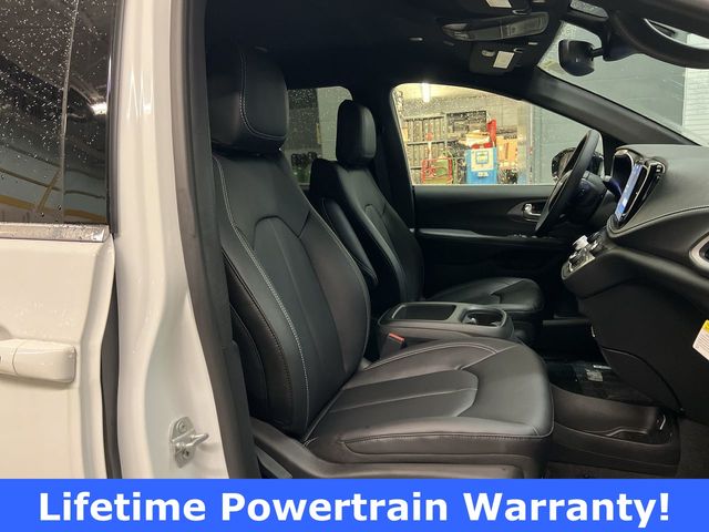 Thumbnail: 2026 Chrysler Pacifica - 12