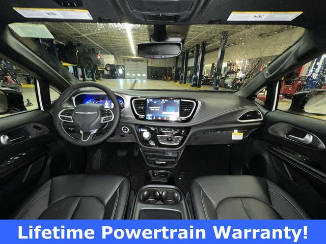 Thumbnail: 2026 Chrysler Pacifica - 10