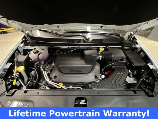 Thumbnail: 2026 Chrysler Pacifica - 9