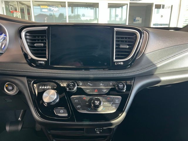 Thumbnail: 2027 Chrysler Pacifica - 14