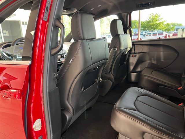 Thumbnail: 2027 Chrysler Pacifica - 12