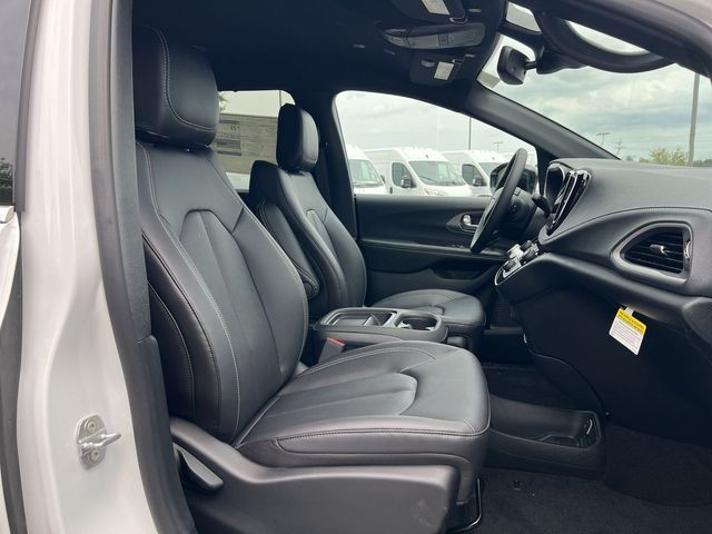 Thumbnail: 2027 Chrysler Pacifica - 32