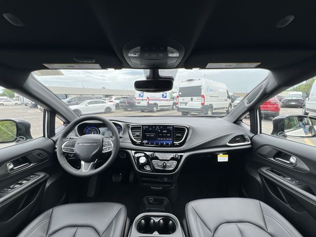Thumbnail: 2027 Chrysler Pacifica - 2