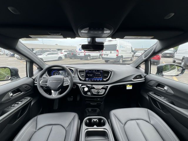 Thumbnail: 2027 Chrysler Pacifica - 15