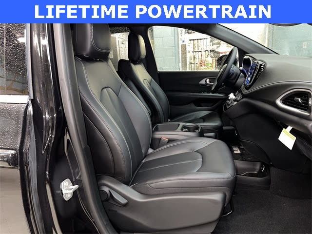 Thumbnail: 2026 Chrysler Pacifica - 12