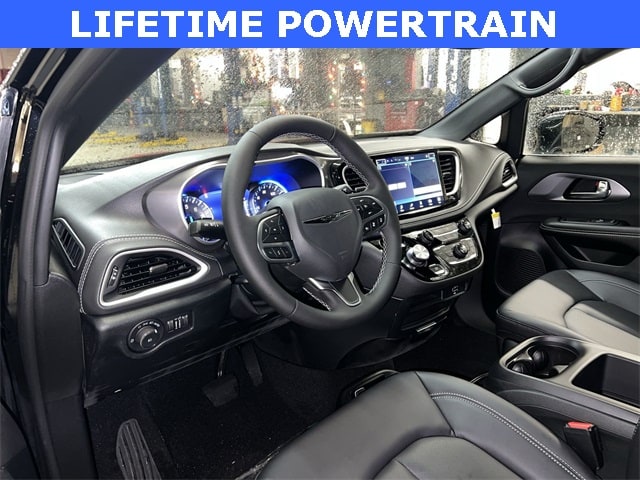 Thumbnail: 2026 Chrysler Pacifica - 2