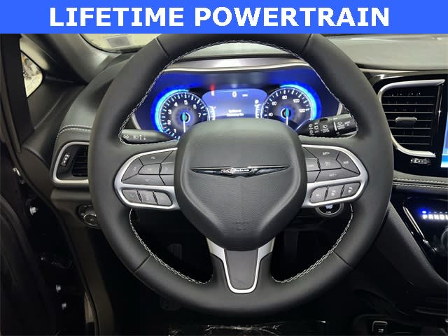 Thumbnail: 2026 Chrysler Pacifica - 14