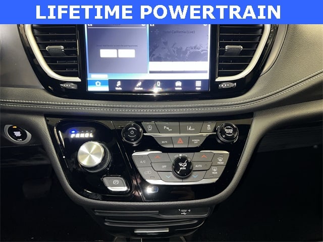 Thumbnail: 2026 Chrysler Pacifica - 15