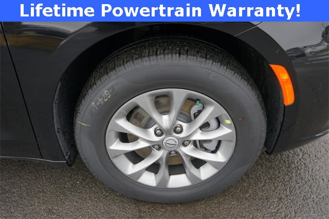 Thumbnail: 2026 Chrysler Pacifica - 8