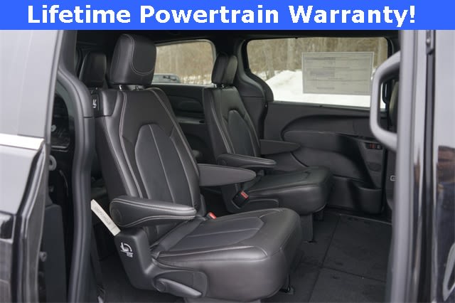 Thumbnail: 2026 Chrysler Pacifica - 31