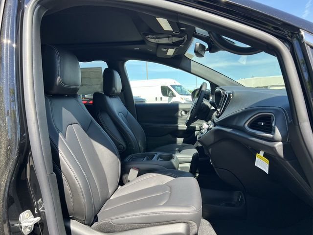 Thumbnail: 2027 Chrysler Pacifica - 11