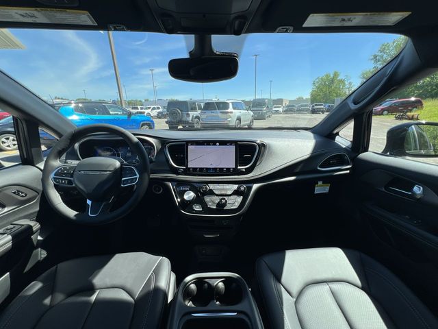 Thumbnail: 2027 Chrysler Pacifica - 14