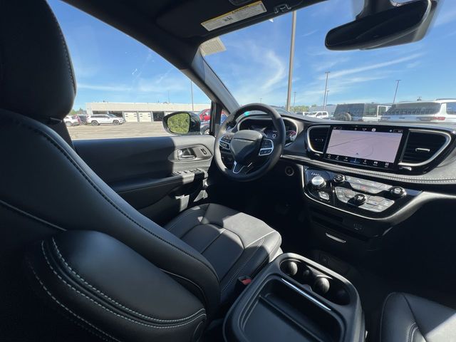 Thumbnail: 2027 Chrysler Pacifica - 9