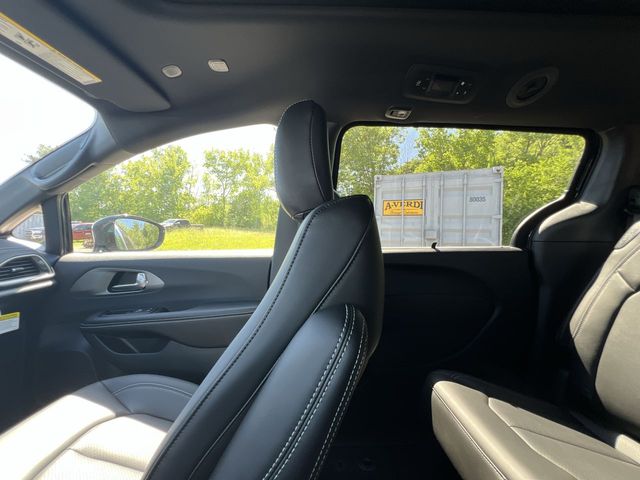 Thumbnail: 2027 Chrysler Pacifica - 12