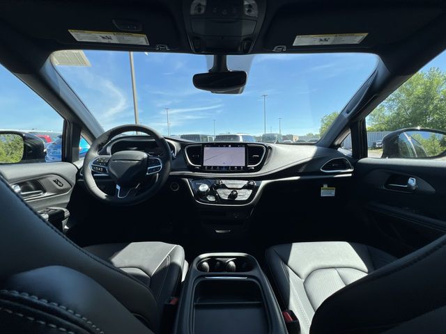 Thumbnail: 2027 Chrysler Pacifica - 2